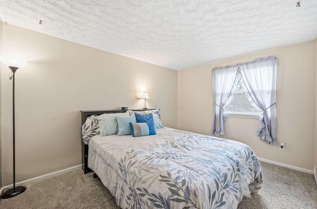 2242 Topaz Drive, Grove City, OH 43123