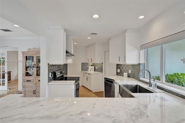 2701 NE 30th Street, Fort Lauderdale, FL 33306