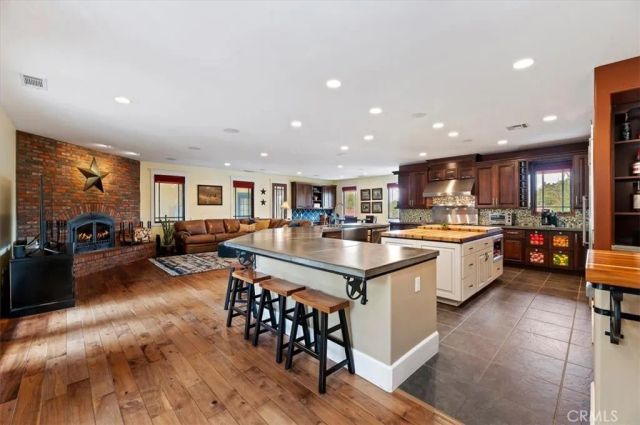 16420 Rocky Glen Road, Lake Mathews, CA 92570