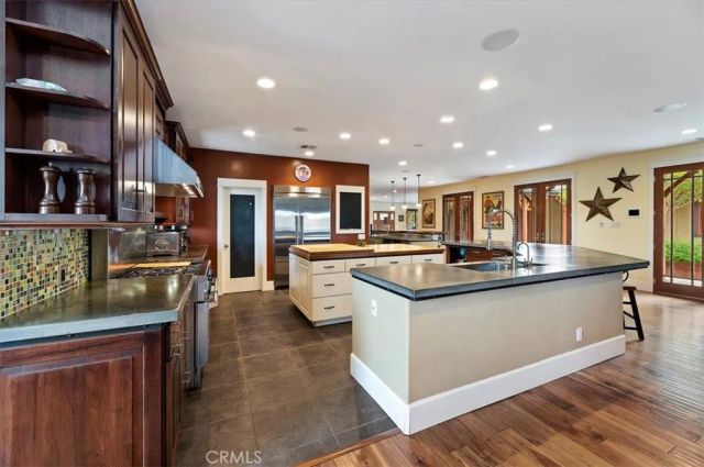 16420 Rocky Glen Road, Lake Mathews, CA 92570
