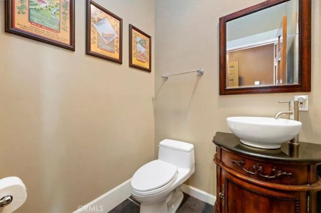 16420 Rocky Glen Road, Lake Mathews, CA 92570