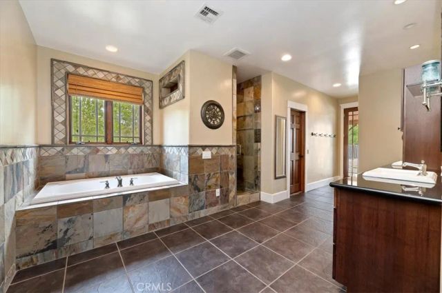16420 Rocky Glen Road, Lake Mathews, CA 92570