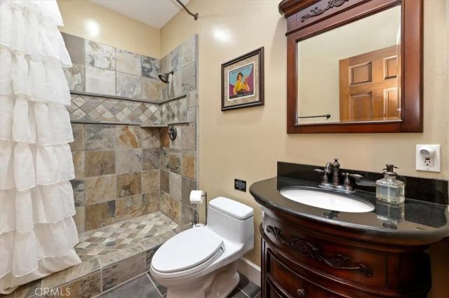 16420 Rocky Glen Road, Lake Mathews, CA 92570