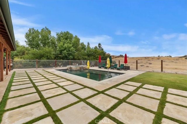 16420 Rocky Glen Road, Lake Mathews, CA 92570