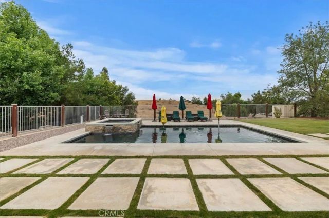 16420 Rocky Glen Road, Lake Mathews, CA 92570