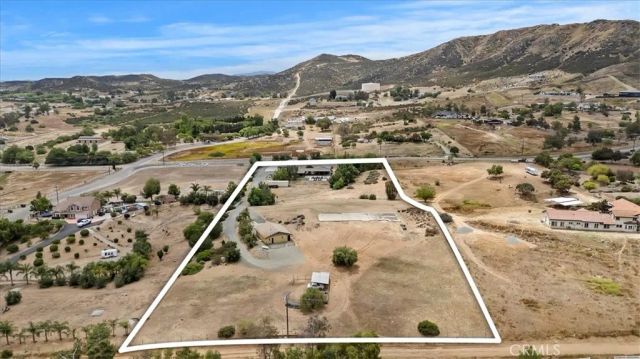 16420 Rocky Glen Road, Lake Mathews, CA 92570