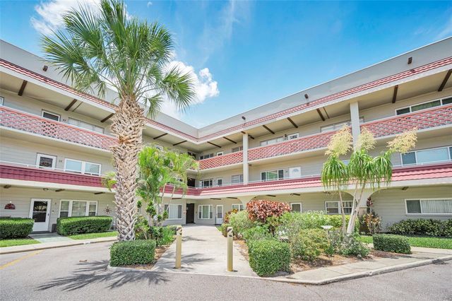 2072 AUSTRALIA WAY W 32, Clearwater, FL 33763