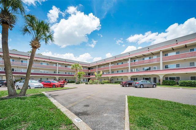 2072 AUSTRALIA WAY W 32, Clearwater, FL 33763
