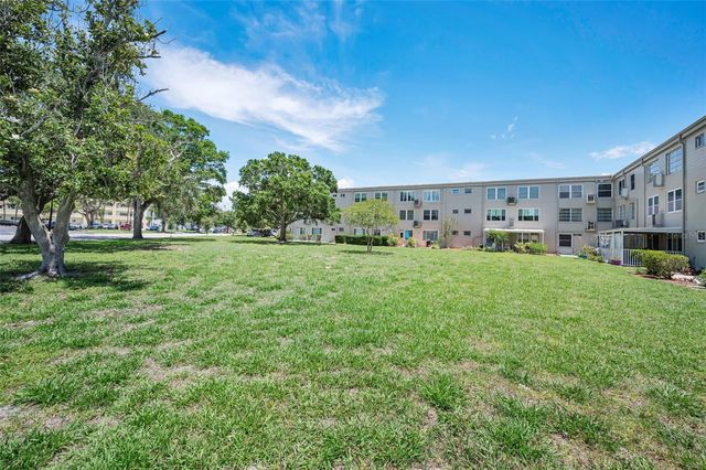 2072 AUSTRALIA WAY W 32, Clearwater, FL 33763