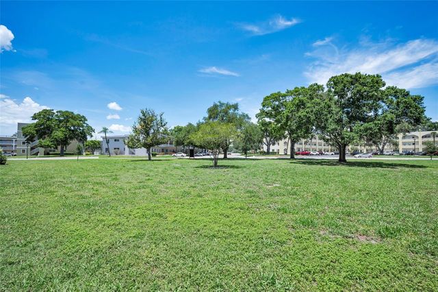 2072 AUSTRALIA WAY W 32, Clearwater, FL 33763