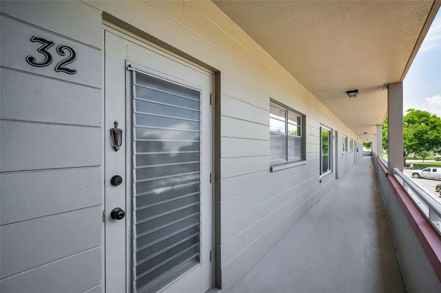 2072 AUSTRALIA WAY W 32, Clearwater, FL 33763