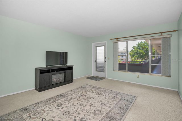 2072 AUSTRALIA WAY W 32, Clearwater, FL 33763