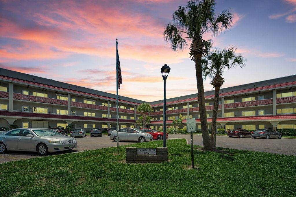 2072 AUSTRALIA WAY W 32, Clearwater, FL 33763