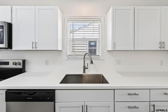 4330 N 31st Street, Omaha, NE 68104