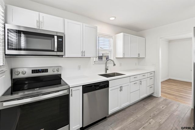 4330 N 31st Street, Omaha, NE 68104