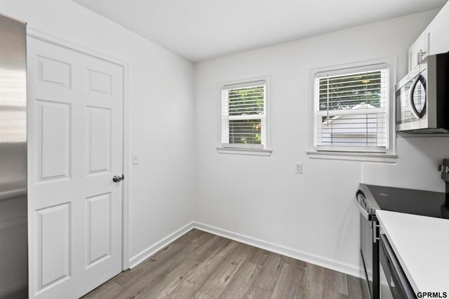 4330 N 31st Street, Omaha, NE 68104