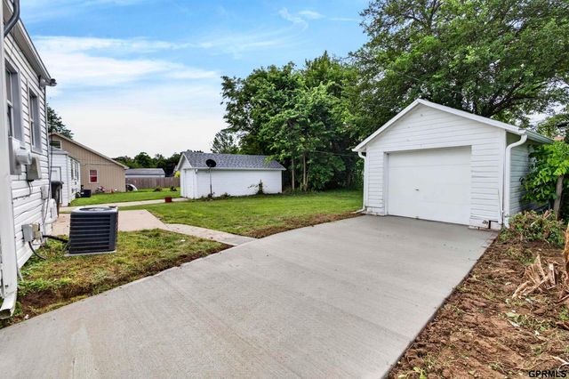 4330 N 31st Street, Omaha, NE 68104