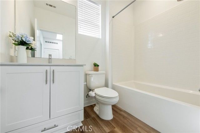 2236 Synergy, Irvine, CA 92614