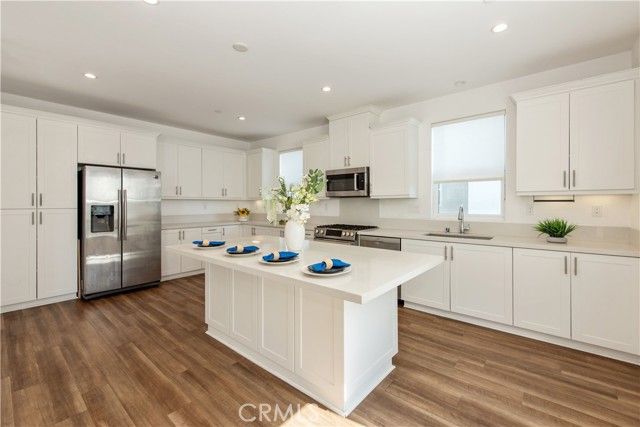 2236 Synergy, Irvine, CA 92614