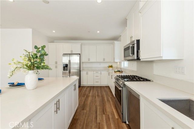 2236 Synergy, Irvine, CA 92614