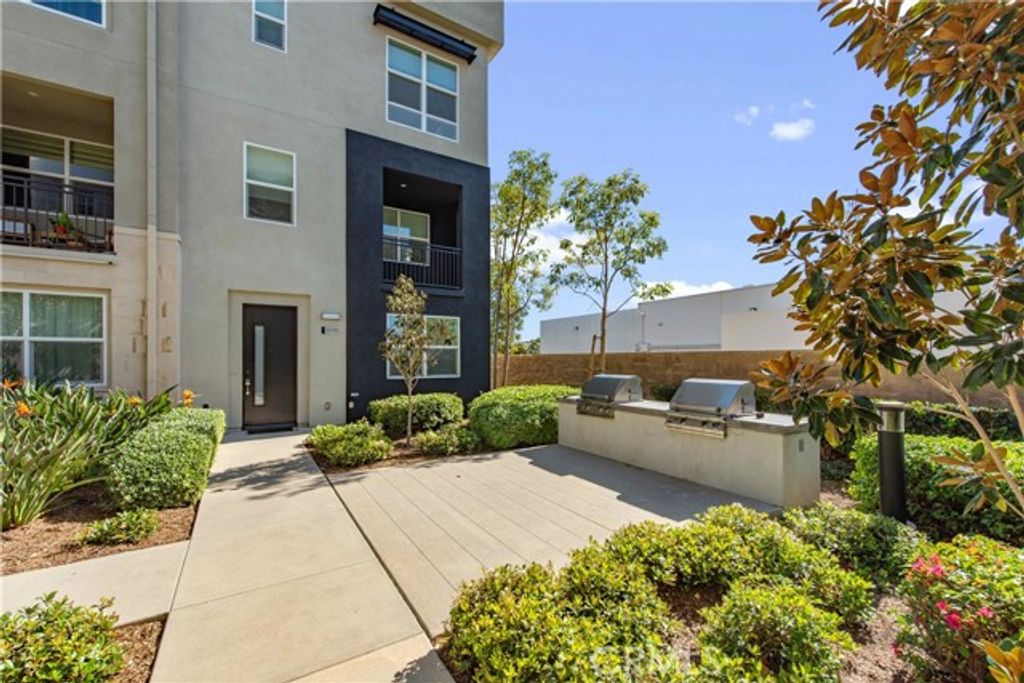 2236 Synergy, Irvine, CA 92614