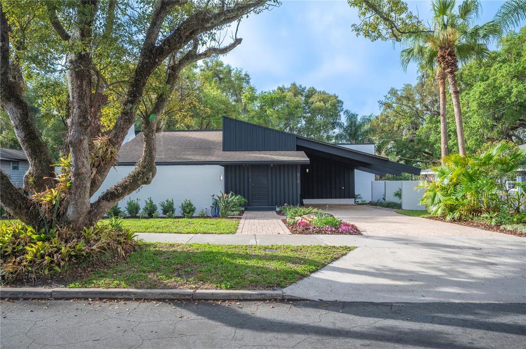Image 1 of property listing at 210 W PALM DRIVE, Lakeland, FL 33803