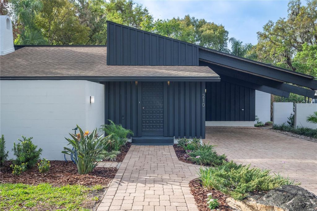 Image 2 of property listing at 210 W PALM DRIVE, Lakeland, FL 33803