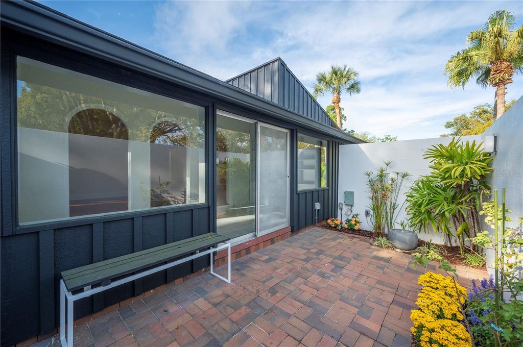 Image 12 of property listing at 210 W PALM DRIVE, Lakeland, FL 33803