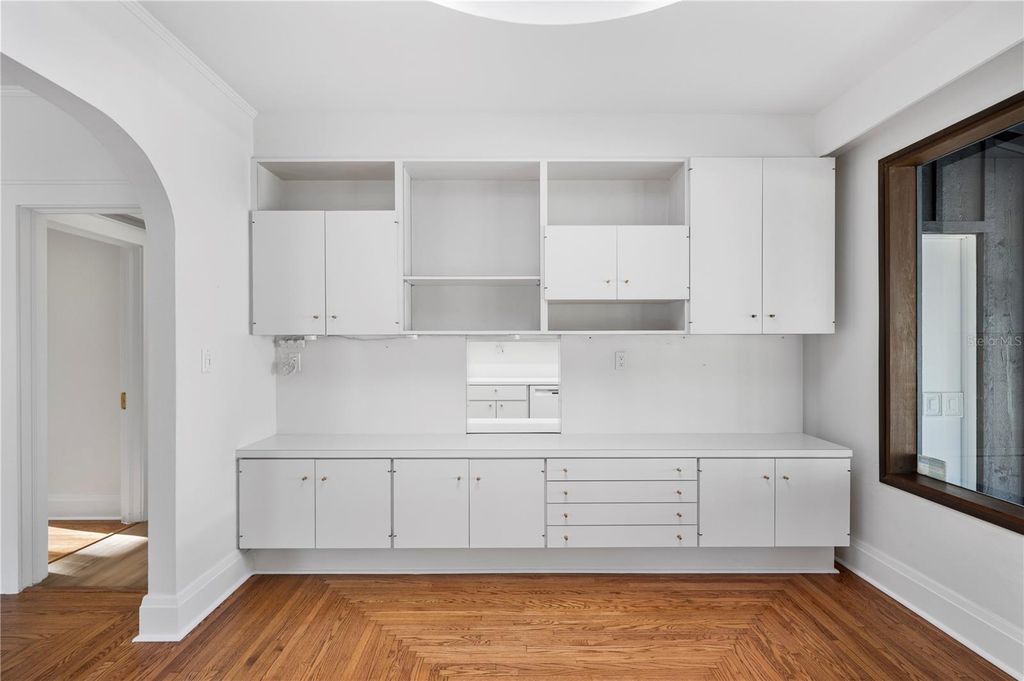 Image 15 of property listing at 210 W PALM DRIVE, Lakeland, FL 33803