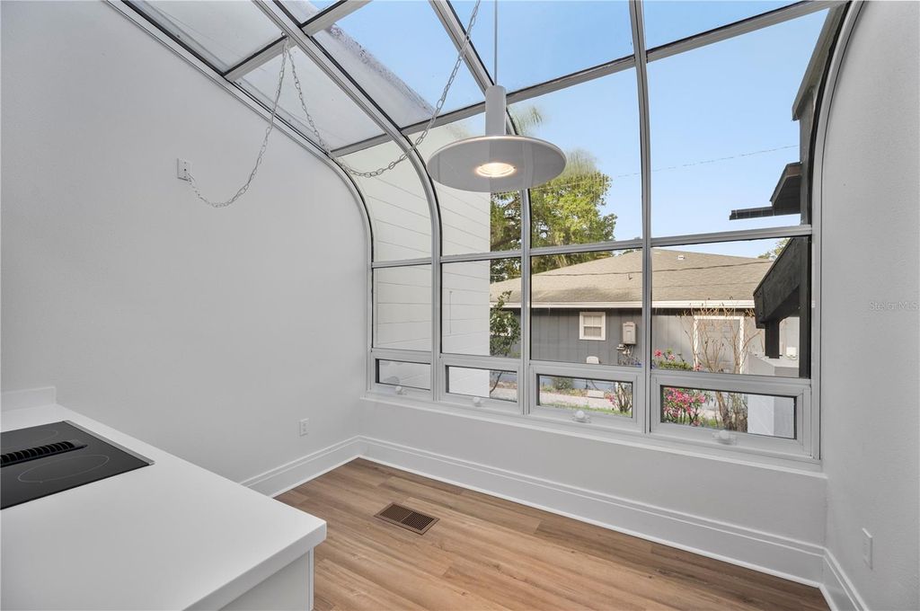 Image 18 of property listing at 210 W PALM DRIVE, Lakeland, FL 33803