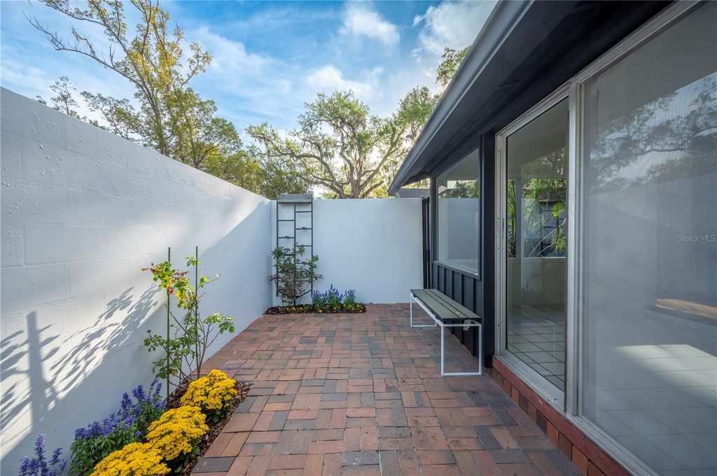 Image 3 of property listing at 210 W PALM DRIVE, Lakeland, FL 33803