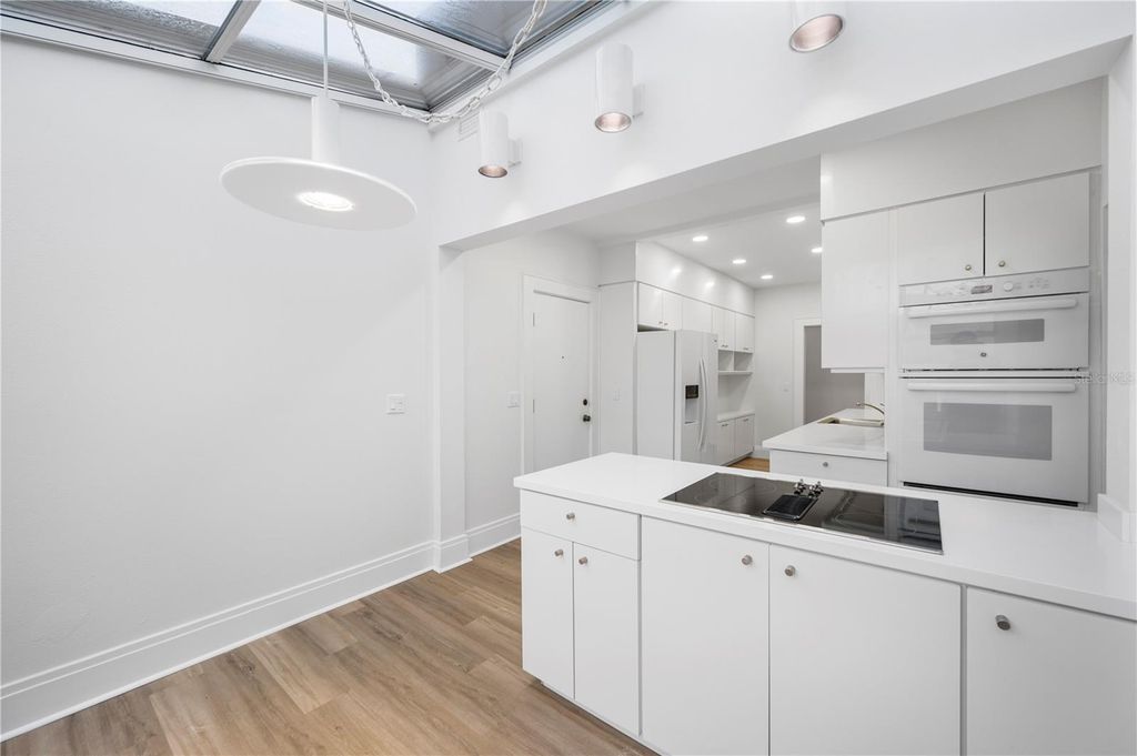 Image 22 of property listing at 210 W PALM DRIVE, Lakeland, FL 33803