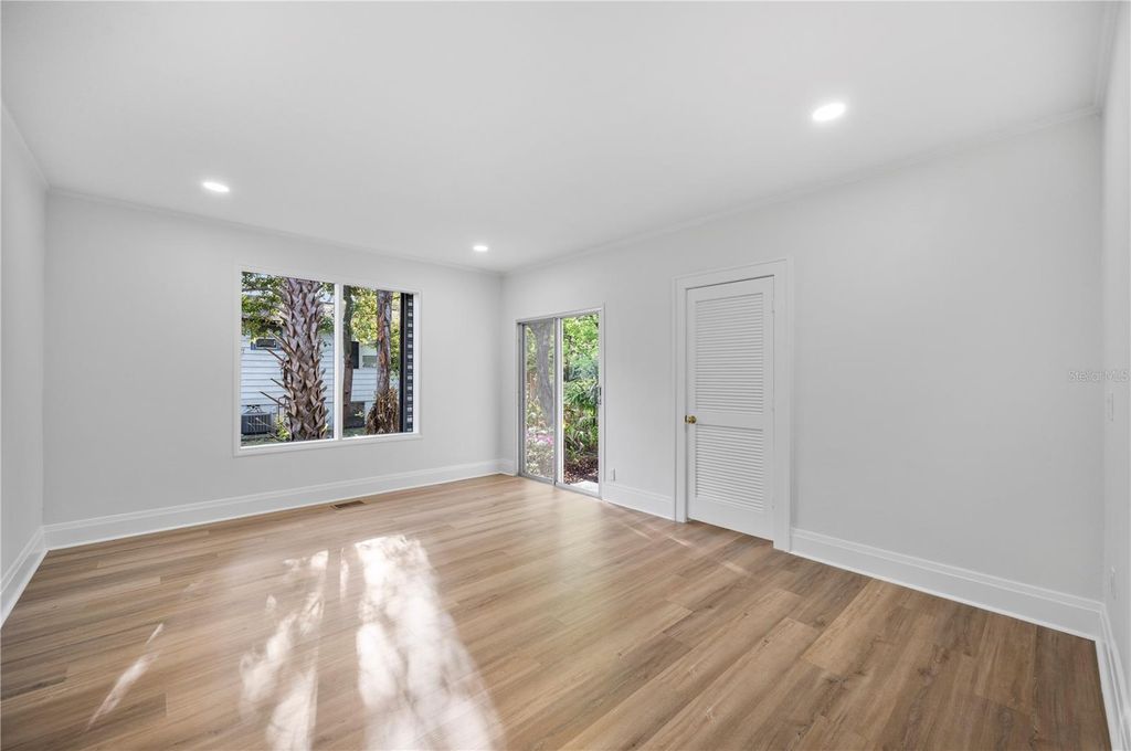 Image 25 of property listing at 210 W PALM DRIVE, Lakeland, FL 33803