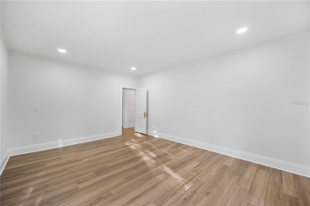 Image 26 of property listing at 210 W PALM DRIVE, Lakeland, FL 33803