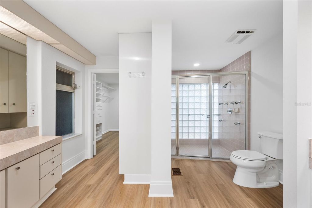 Image 30 of property listing at 210 W PALM DRIVE, Lakeland, FL 33803