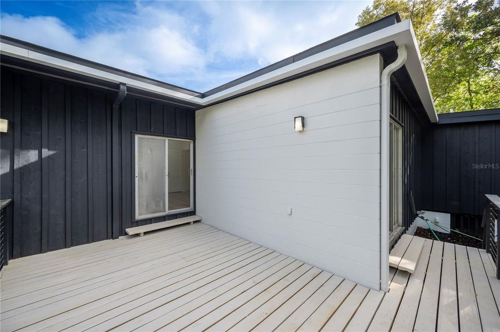 Image 4 of property listing at 210 W PALM DRIVE, Lakeland, FL 33803