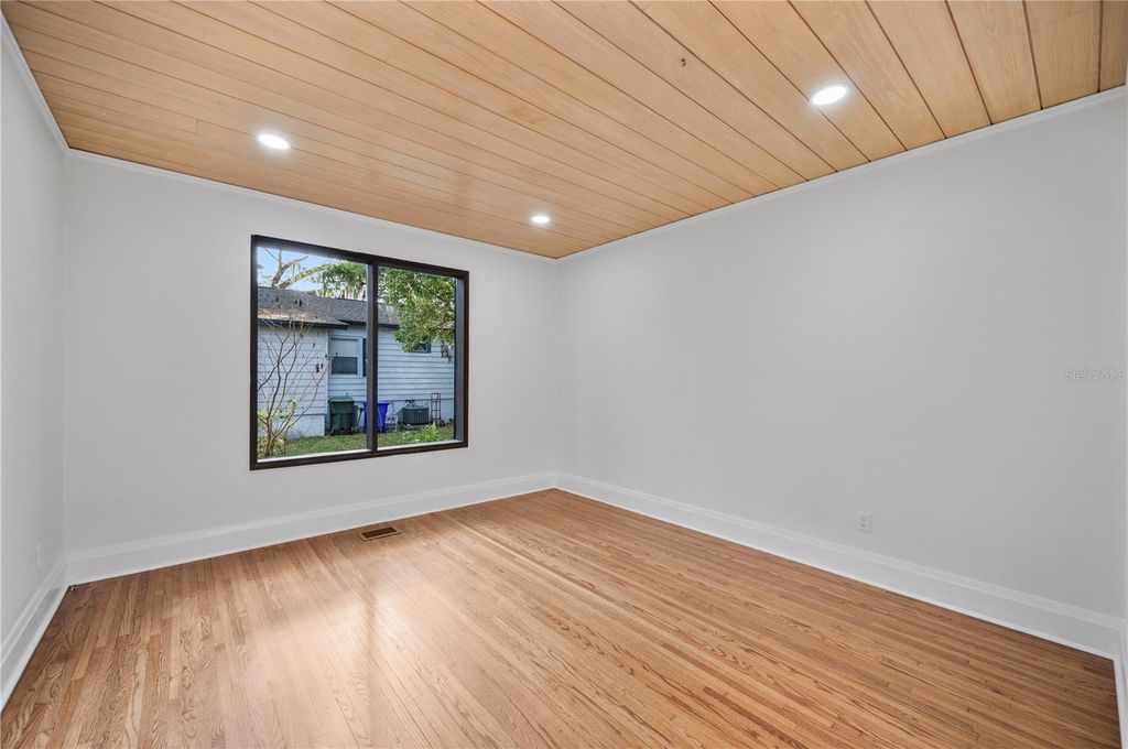 Image 32 of property listing at 210 W PALM DRIVE, Lakeland, FL 33803