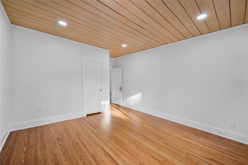 Image 33 of property listing at 210 W PALM DRIVE, Lakeland, FL 33803