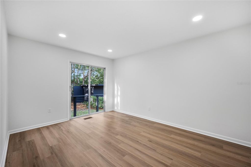 Image 34 of property listing at 210 W PALM DRIVE, Lakeland, FL 33803