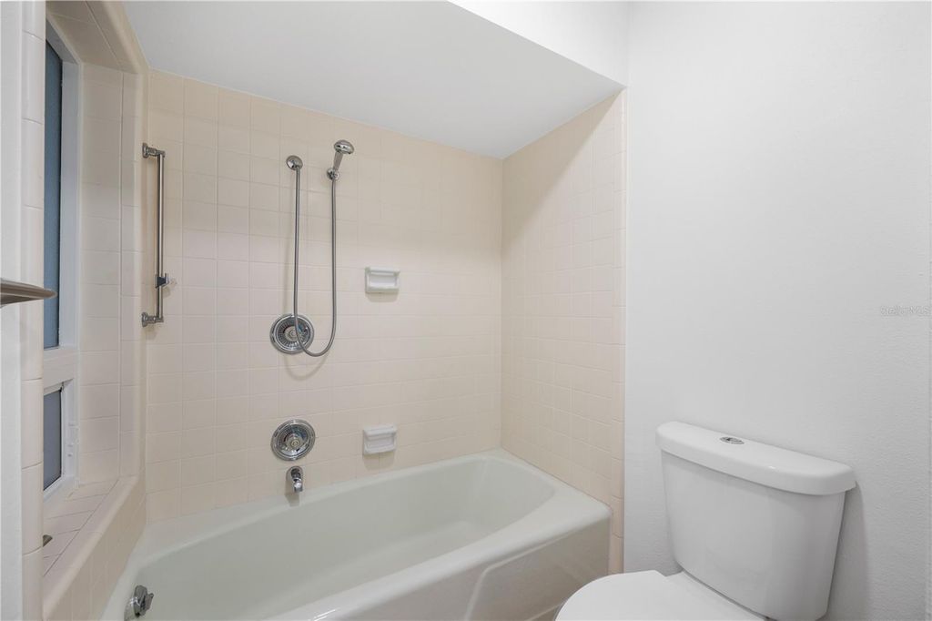 Image 36 of property listing at 210 W PALM DRIVE, Lakeland, FL 33803