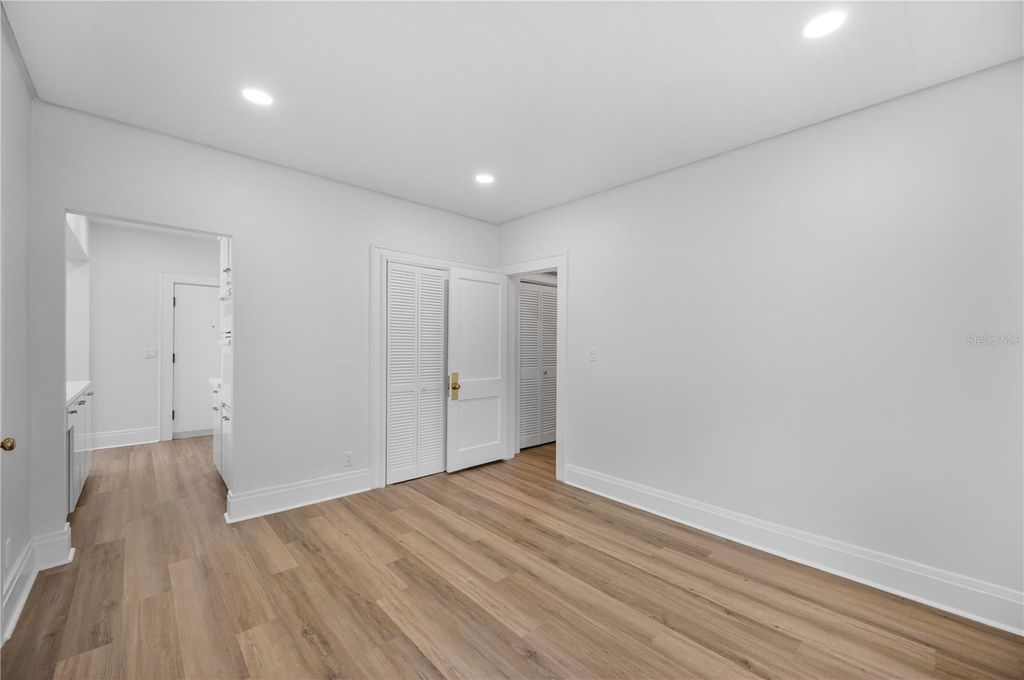 Image 38 of property listing at 210 W PALM DRIVE, Lakeland, FL 33803