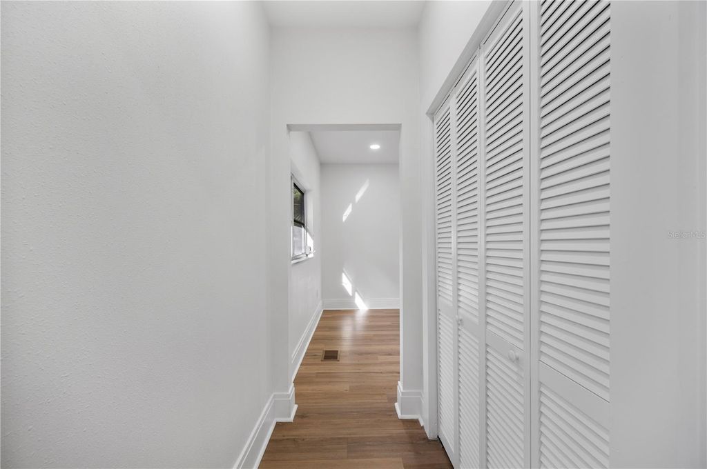 Image 41 of property listing at 210 W PALM DRIVE, Lakeland, FL 33803