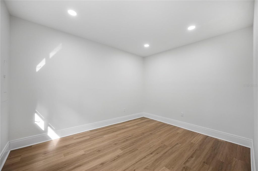 Image 42 of property listing at 210 W PALM DRIVE, Lakeland, FL 33803