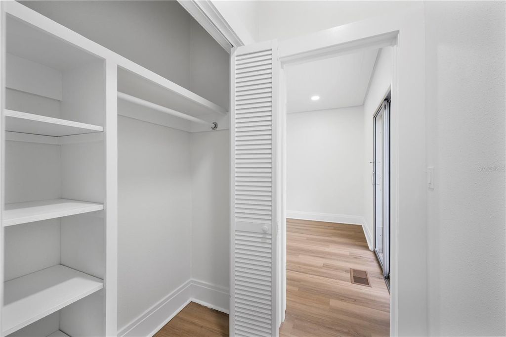 Image 44 of property listing at 210 W PALM DRIVE, Lakeland, FL 33803