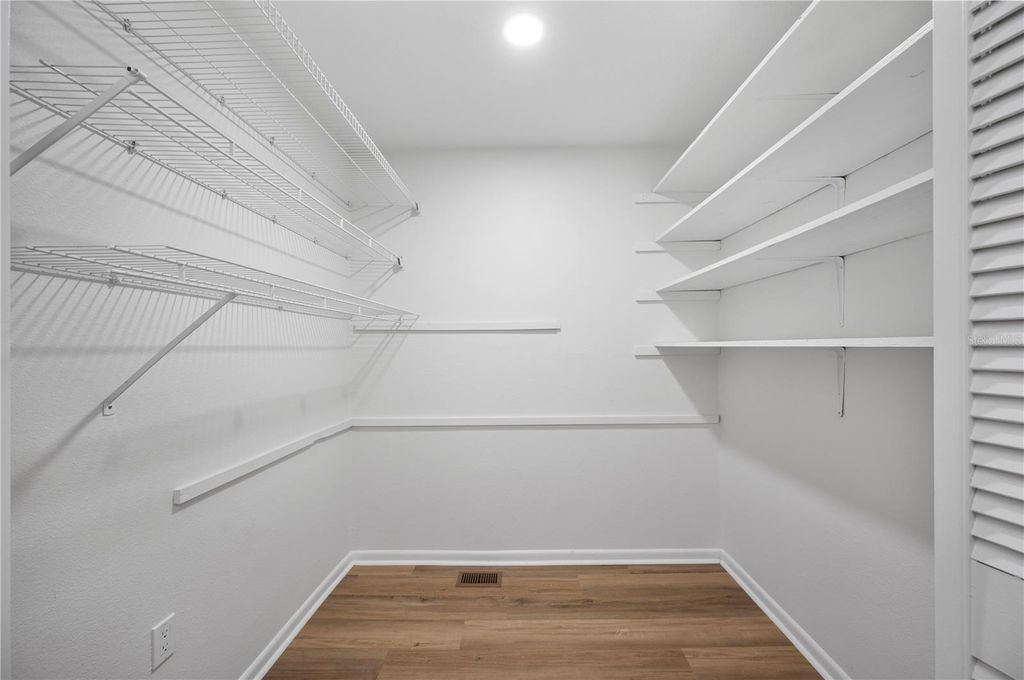 Image 45 of property listing at 210 W PALM DRIVE, Lakeland, FL 33803