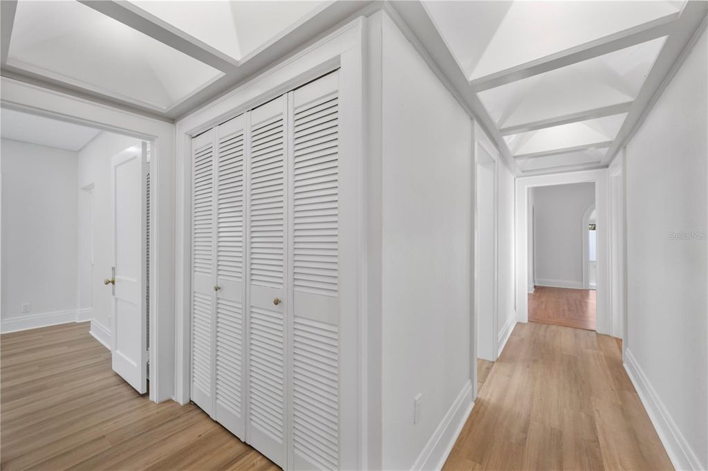 Image 47 of property listing at 210 W PALM DRIVE, Lakeland, FL 33803