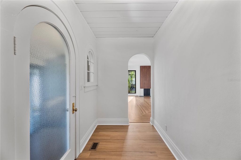 Image 49 of property listing at 210 W PALM DRIVE, Lakeland, FL 33803