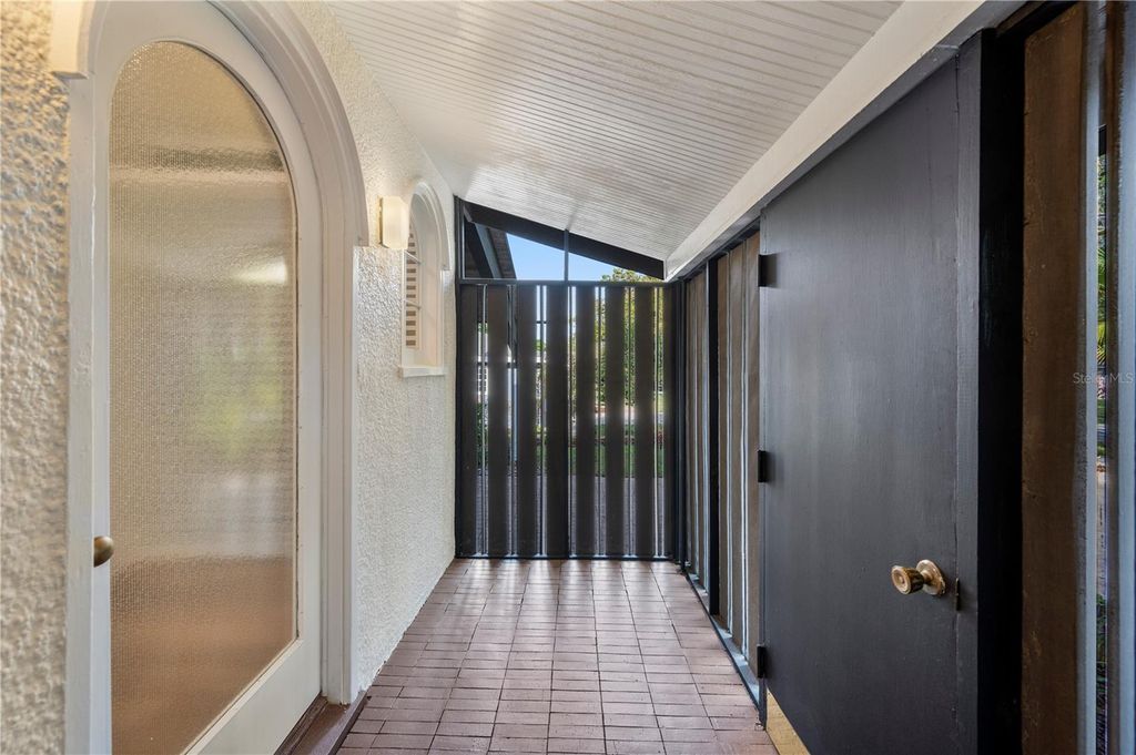 Image 50 of property listing at 210 W PALM DRIVE, Lakeland, FL 33803