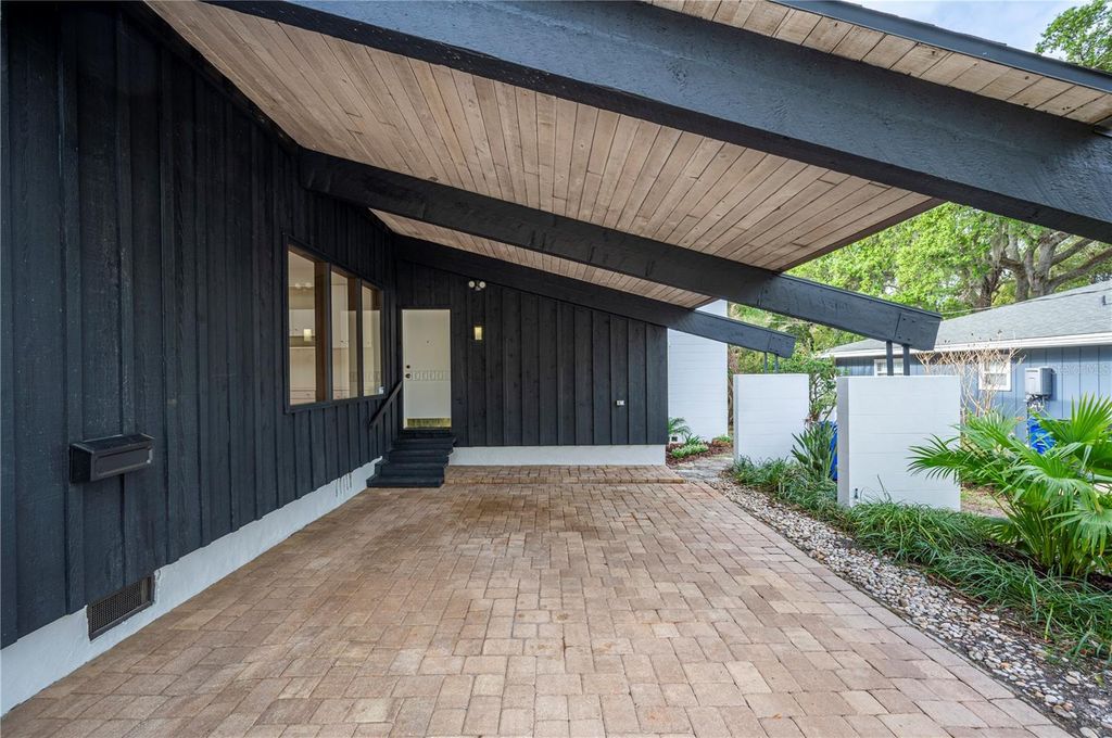 Image 54 of property listing at 210 W PALM DRIVE, Lakeland, FL 33803