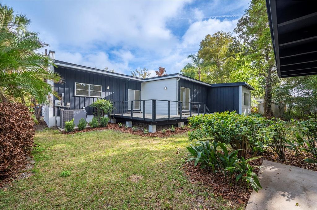 Image 56 of property listing at 210 W PALM DRIVE, Lakeland, FL 33803